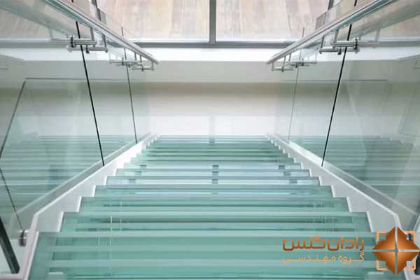 استفاده از شیشه به عنوان پله شیشه ای